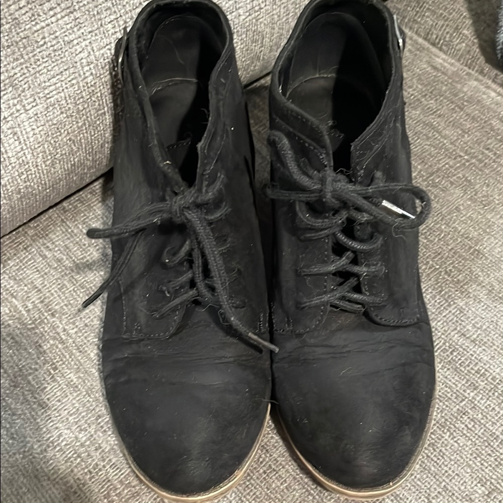 Womens Black Lace-Up bootie